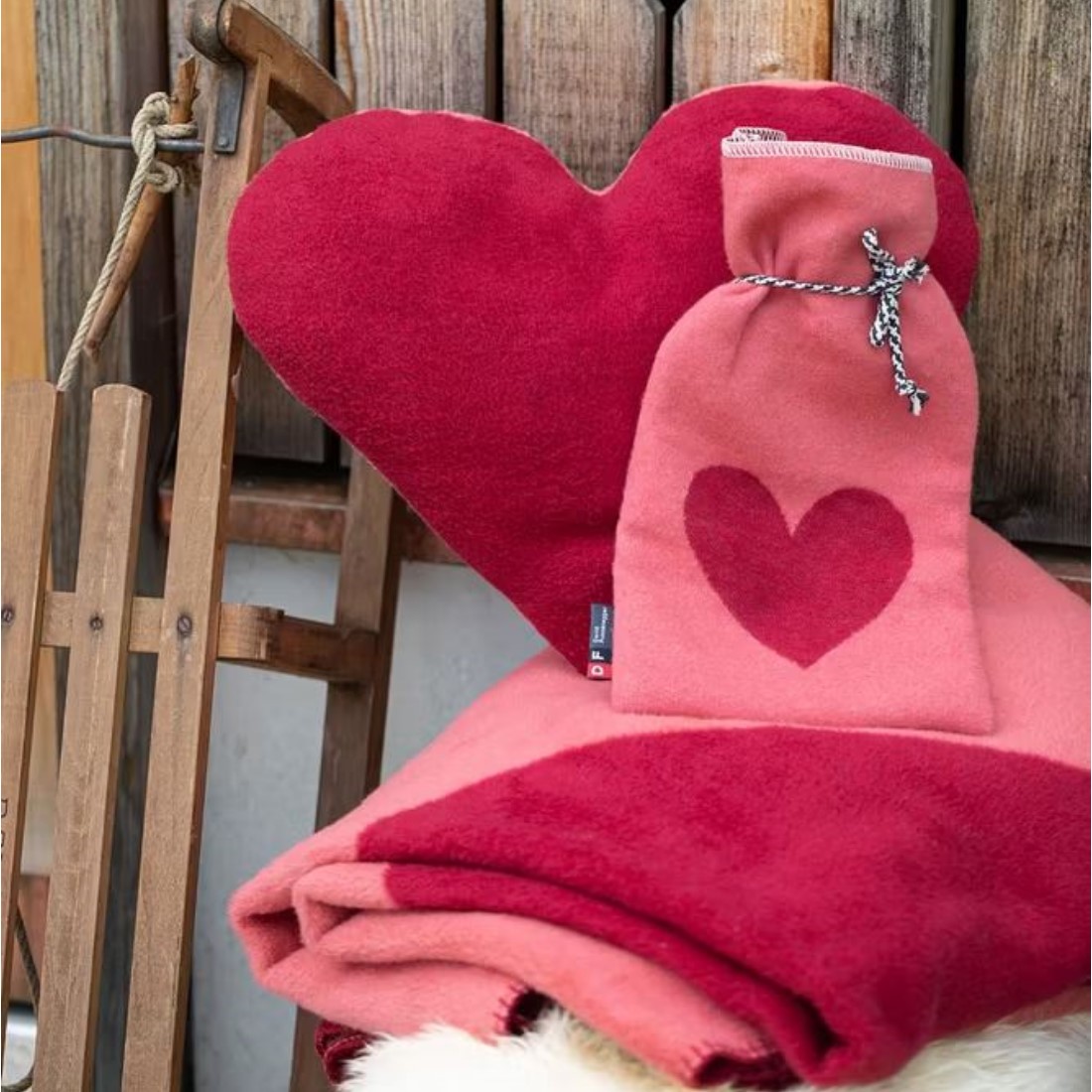 Kissen Herz hochwertiger Recycling-Baumwolle.