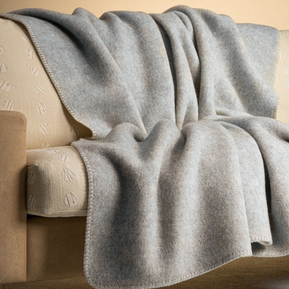 Steinbeck Schafschurwolldecke Ökolana in hellgrau-naturweiss, atmungsaktiv, nachhaltig