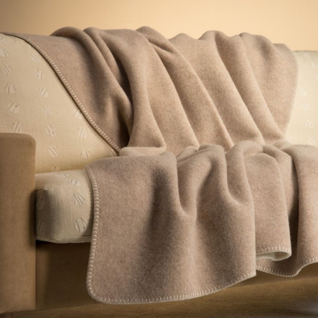 Steinbeck Schafschurwolldecke Ökolana – Doubleface-Design in beige -naturweiß