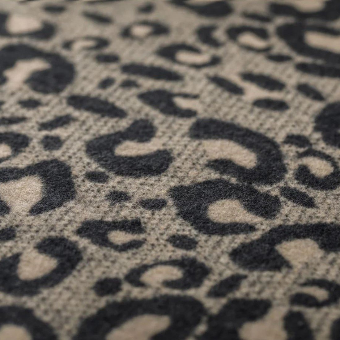 SILVRETTA Flanelldecke “Leo” (GRS) Detaiansicht