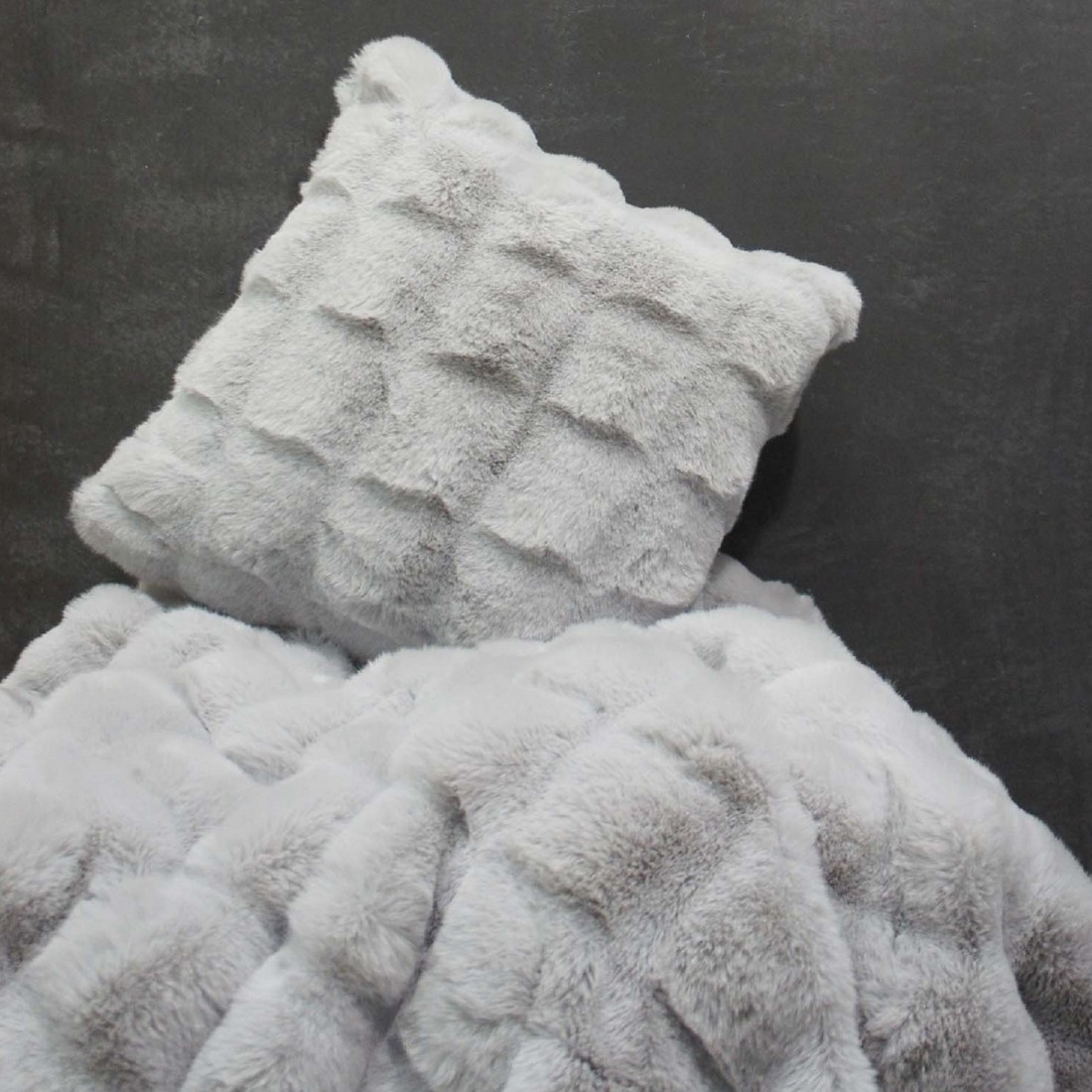Eskimo Webpelz-Kissen CLOUD – flauschig weich, pflegeleicht, in 3 Farben