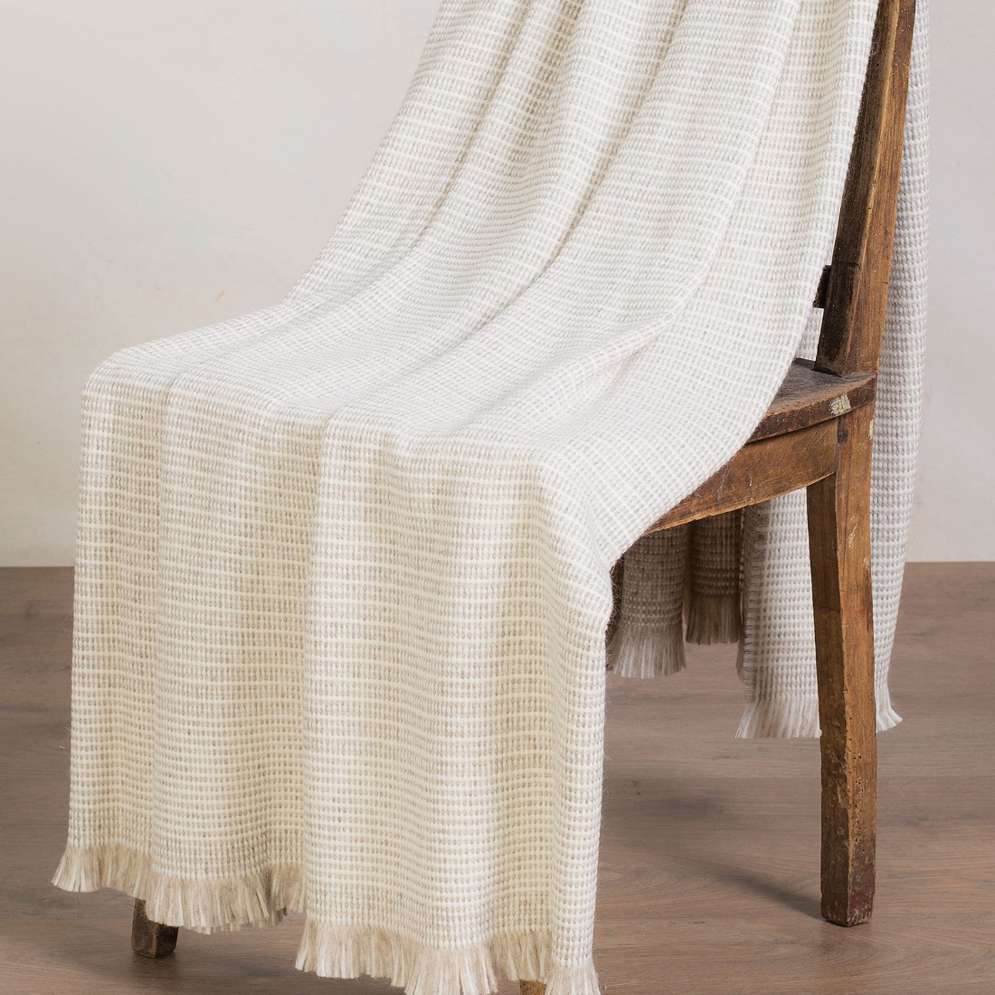 Flauschige Decke mit Alpaka-Wolle