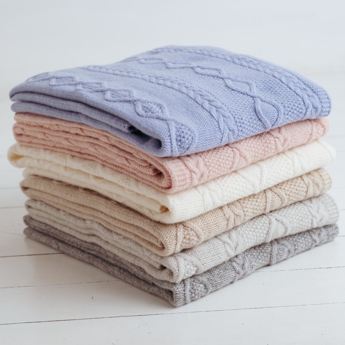 Gestrickte Babydecke ELLA aus reiner Merinowolle