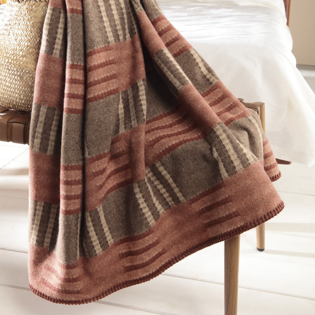 Kaschmirplaid mit Karomuster und Ketteleinfassung von Biederlack