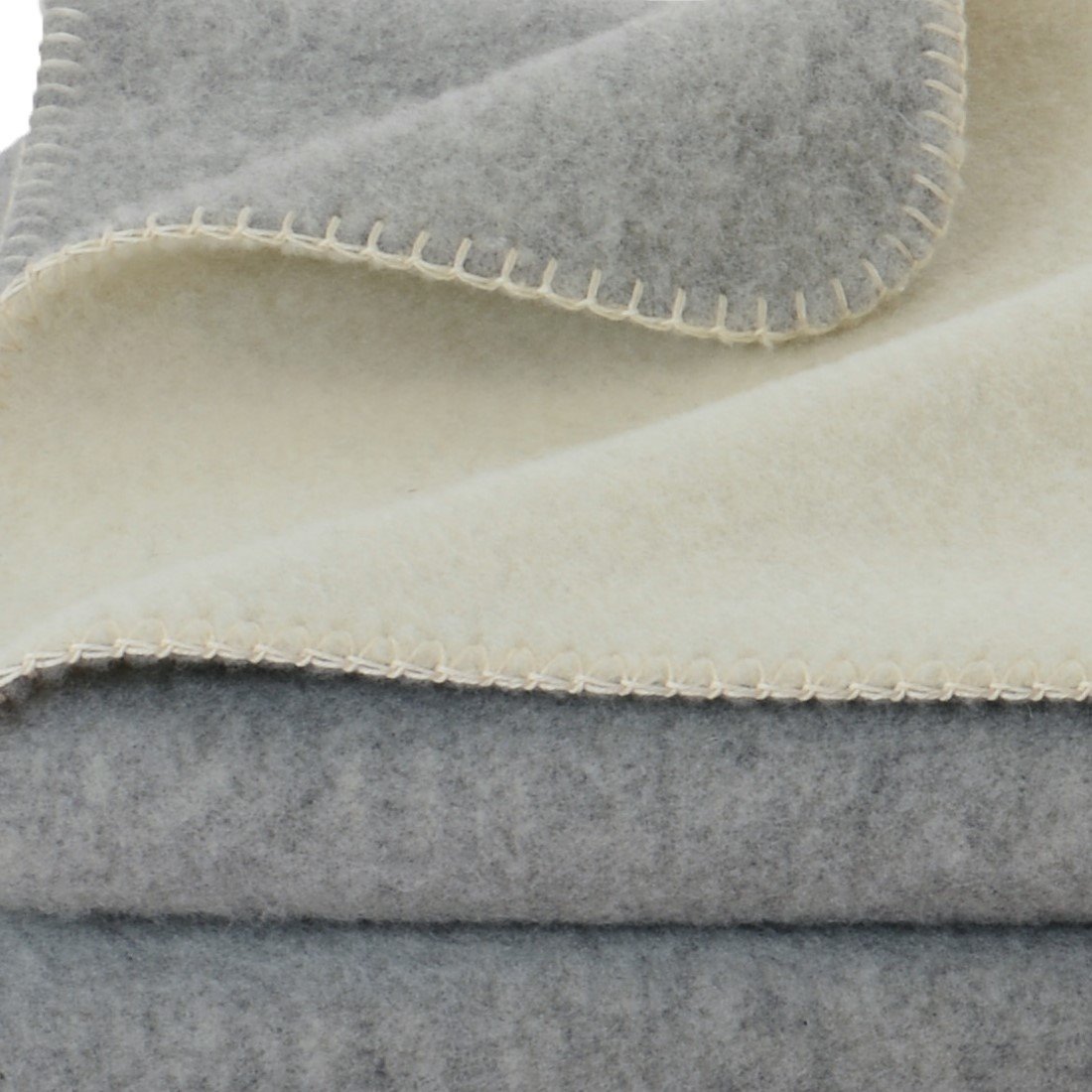 Steinbeck Schafschurwolldecke Ökolana – Doubleface-Design in hellgrau-naturweiß