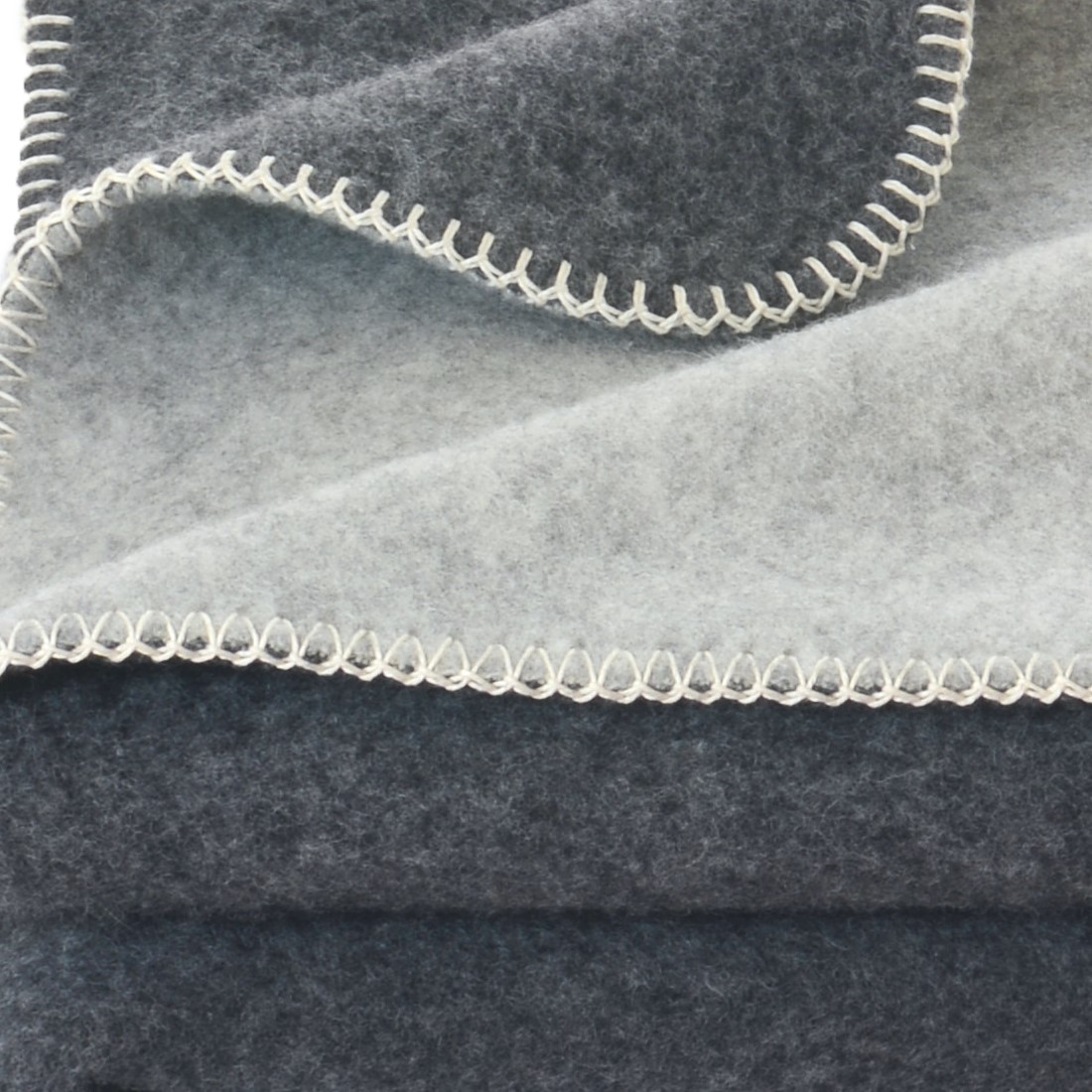 Steinbeck Schafschurwolldecke Ökolana in dunkelgrau-hellgrau flauschig, atmungsaktiv, nachhaltig