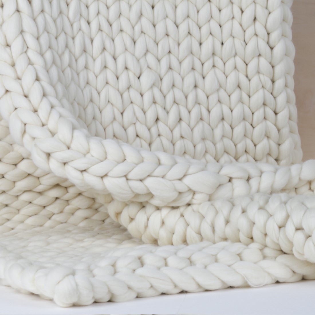Grobe handgearbeitete Zopfmuster Strickdecke aus Schurwolle