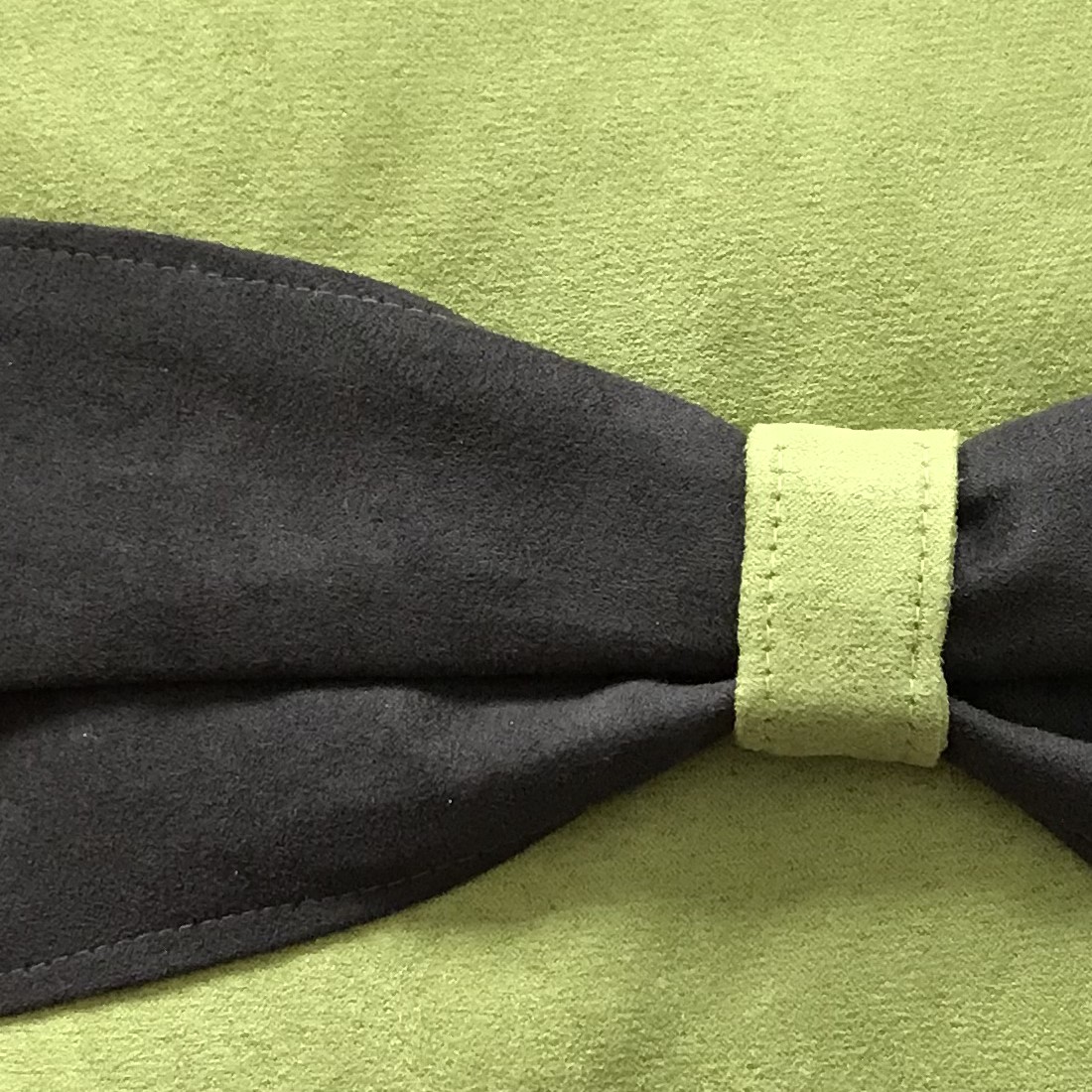 RESTPOSTEN Dekokissen mit Schleife 35x35 cm in verschiedenen Farben