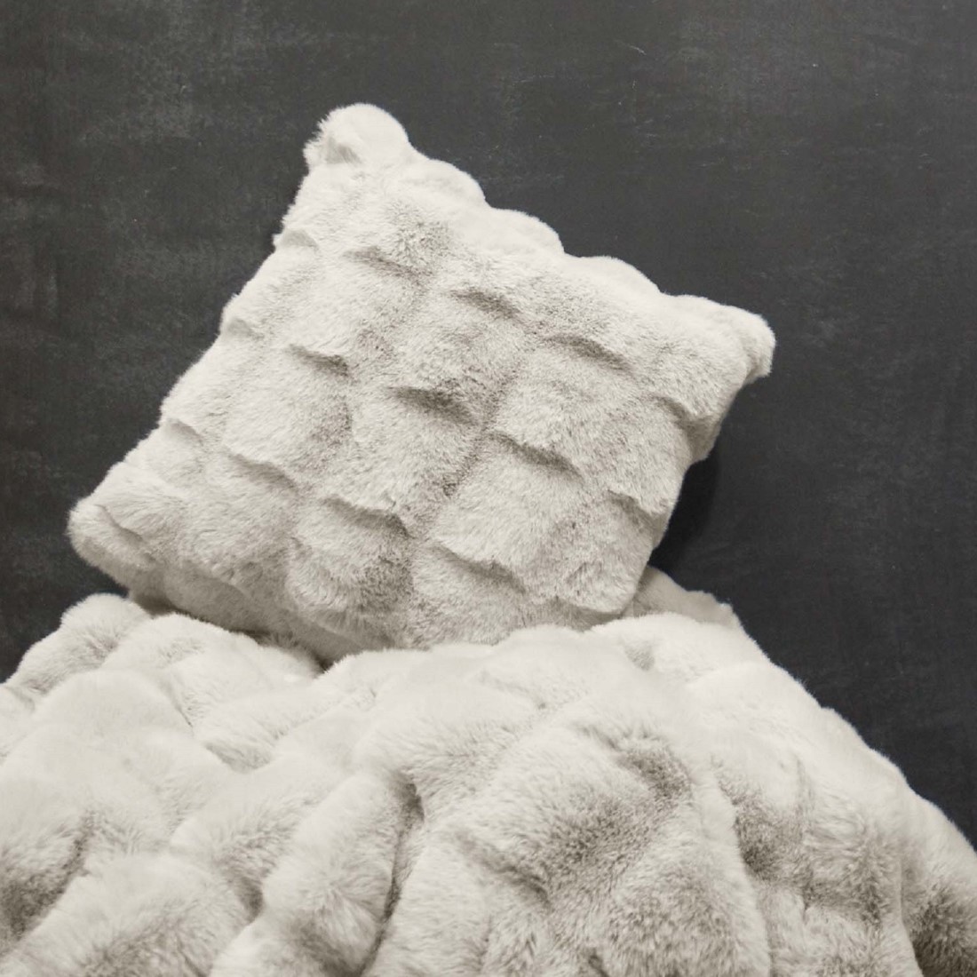 Eskimo Webpelz-Kissen CLOUD – flauschig weich, pflegeleicht, in 3 Farben