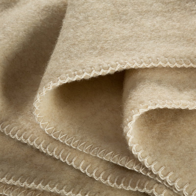 Wollwalk Decke auf Sofa