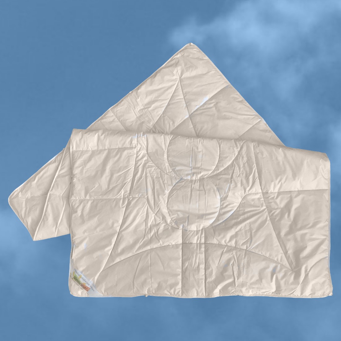 Vegane Tencel Lyocell Sommer Bettdecke  Achat vor leicht bewölktem Sommerhimel