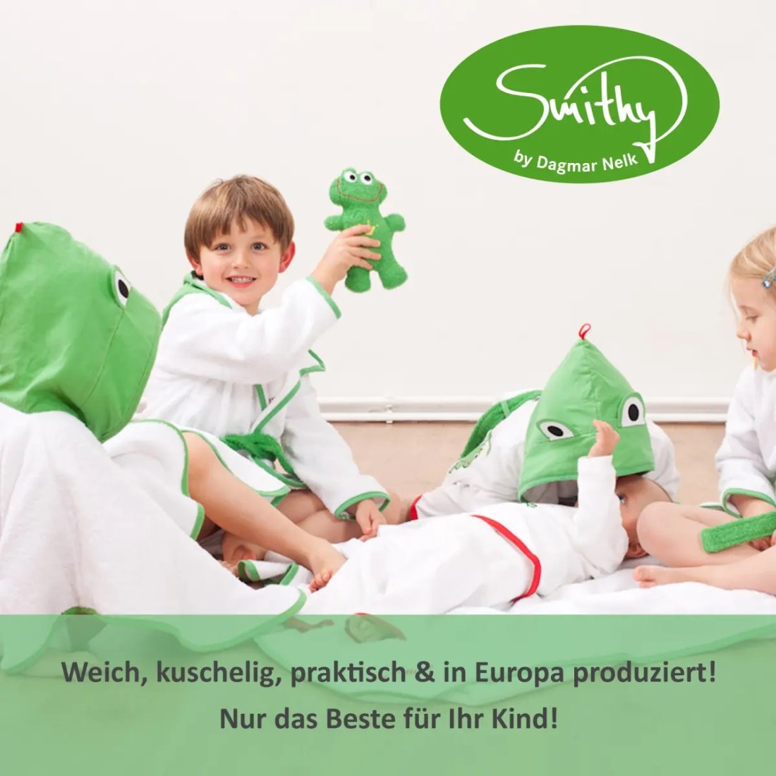 Kind benutzt Waschhandschuh Frosch Wash & Play – verspielter Badespaß mit Baumwollfrottee